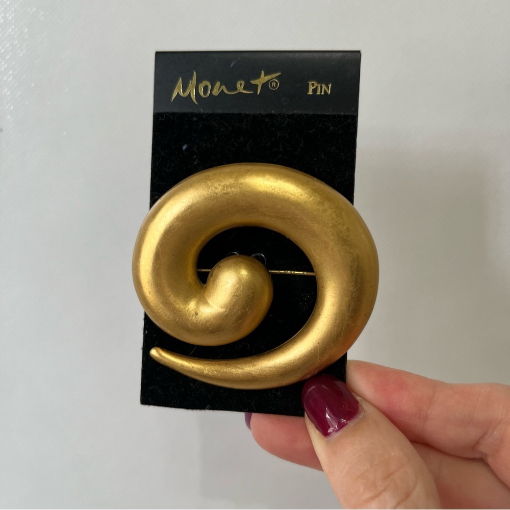 Monet Vintage Gold Tone Large Brooch - Picture 2 of 6